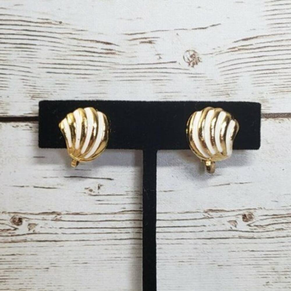 Vintage Clip On Earrings - Pretty White & Gold Tone 5/8"